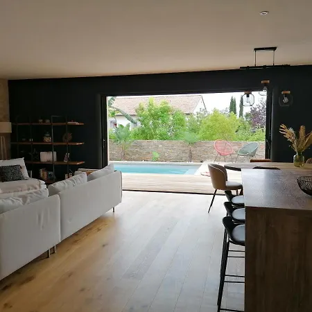 וילה T4 Avec Piscine לוצ'יאנה